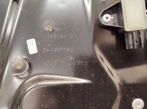 Volkswagen Passat B7 (2010–2014) Priekšējo durvju logu pacēlājs un tā daļas 3AA837756 - 2