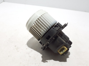 RENAULT Express IV (2021–2026) Salongi puhuri mootor 272107302R - 2
