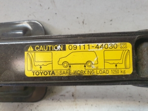 TOYOTA Avensis Verso M2 (2001–2009) Wagenheber 0911144030 - 2