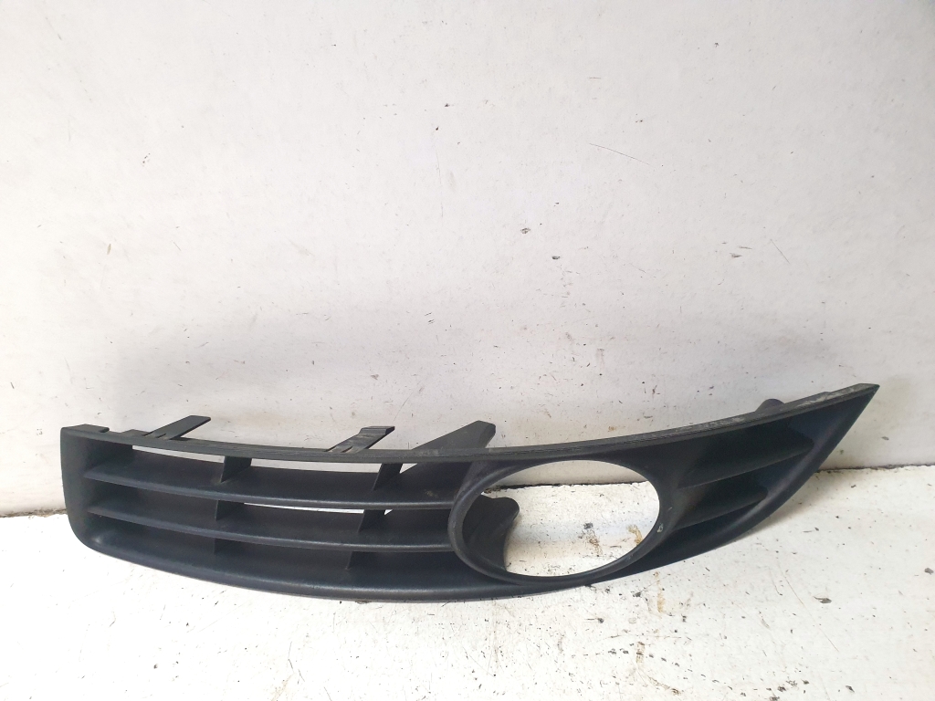Volkswagen Passat B6 (2005–2010) Front bumper lower grille 3C0853665A Volkswagen Passat B6 (2005–2010) Front bumper lower grille 3C0853665A