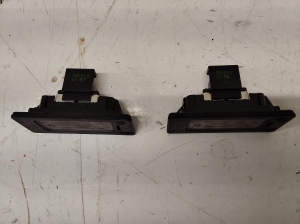 AUDI A4 B8 (2007–2016) Numbrimärgi tuled 8T0943021 - 2