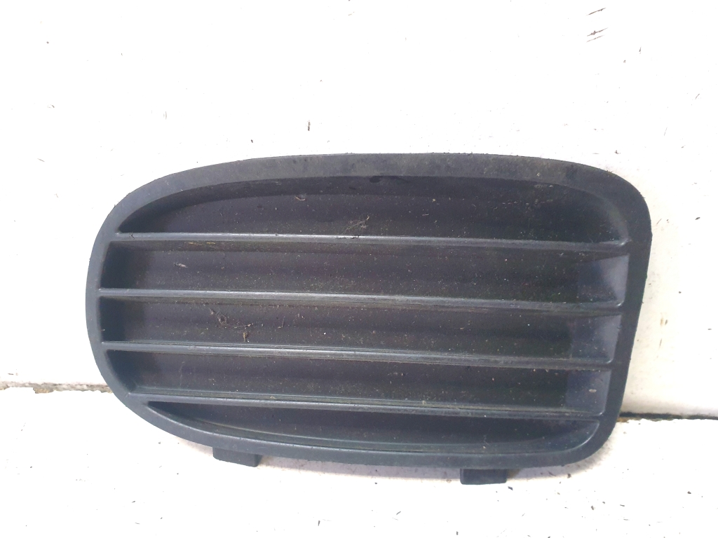 Opel Vectra B (1995–2002) Front bumper lower grille 90586626 Opel Vectra B (1995–2002) Front bumper lower grille 90586626