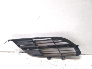 NISSAN Almera Tino V10 (2000–2006) Front grille 62330BU00 - 2
