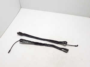 BMW i4 G26 (2022–2026) Esiklaasi puhasti hoob 9448920 - 2