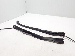 BMW i4 G26 (2022–2026) Esiklaasi puhasti hoob 9448920 - 3