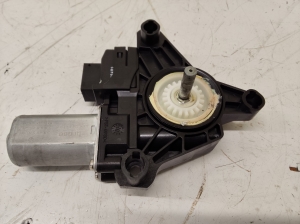 Rear side door window regulator motor - 935442
