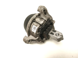   Engine mount  - 6868301 