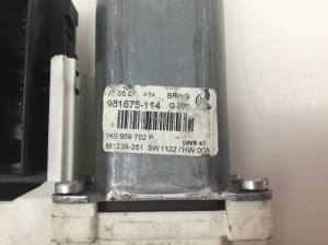 Volkswagen Passat B5 (1997–2005) Front door window regulator motor 1K0959792L - 3