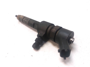 Saab 9-3 (2002–2014) Fuel injector 0445110165 - 4