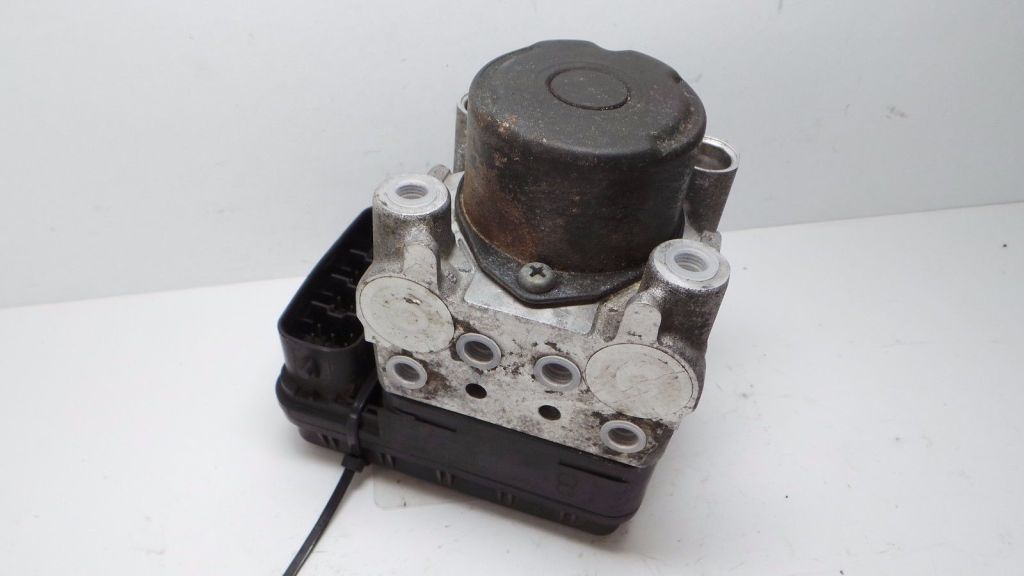 TOYOTA RAV4 2 generation (XA20) (2000-2006) ABS Pump 4451042080 20973091