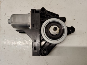 Rear side door window regulator motor - 151010