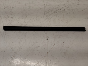 Tagumise külgukse klaasi sisemine liist - 30762372