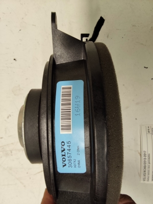 VOLVO XC60 (2008–2017) Rear side door speaker 30657445 - 2