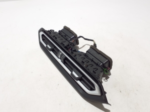 BMW i4 G26 (2022–2026) Salongi ventilatsioonirestid 5A04CE2 - 4