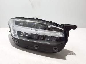 VOLVO XC90 (2015–2024) Headlight 31655775 - 4