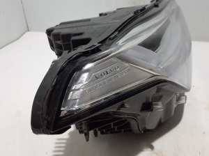 VOLVO XC90 (2015–2024) Headlight 31655775 - 5