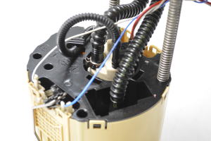Opel Astra J (2009–2017) Kütusepump paagis 13588662 - 4