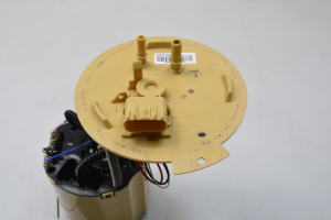Opel Astra J (2009–2017) Kütusepump paagis 13588662 - 5