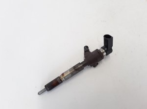  Fuel injector 