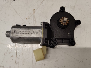 Fensterhebermotor vorne - 0130821761
