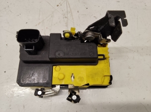 VOLVO XC90 (2002–2014) Front door lock 30669749 - 2