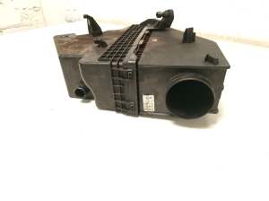 BMW 5 SERIES F10 (2010–2017) Luftfiltergehäuse 8519129 - 3