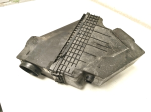 BMW 5 SERIES F10 (2010–2017) Luftfiltergehäuse 8519129 - 4