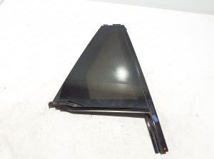 Rear door quarter glass - LR065502