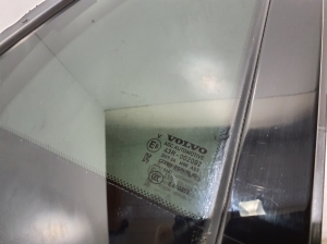 VOLVO XC90 (2015–2024) Aizmugurējo sānu durvju trīsstūrveida stikls 32132026 - 3