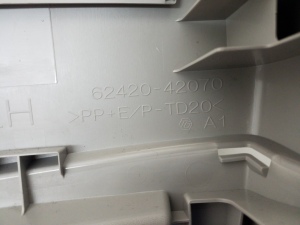 TOYOTA RAV 4 A4 (2012–2018) Vidējā statņa iekšējā apdare 6242042070 - 2