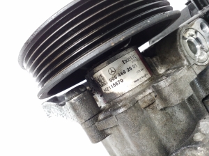 Mercedes Benz E-Class W207 (2009–2017) Roolivõimendi pump A0064662601 - 5
