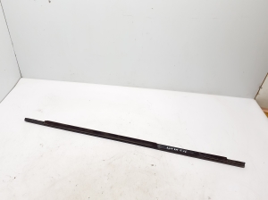 Land Rover Range Rover IV (2012–2026) Rear side door outer window molding LR034043 - 2