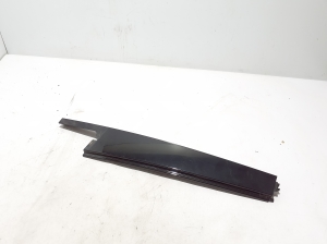 Land Rover Range Rover IV (2012–2026) Rear side door outer window molding LR034047 - 2