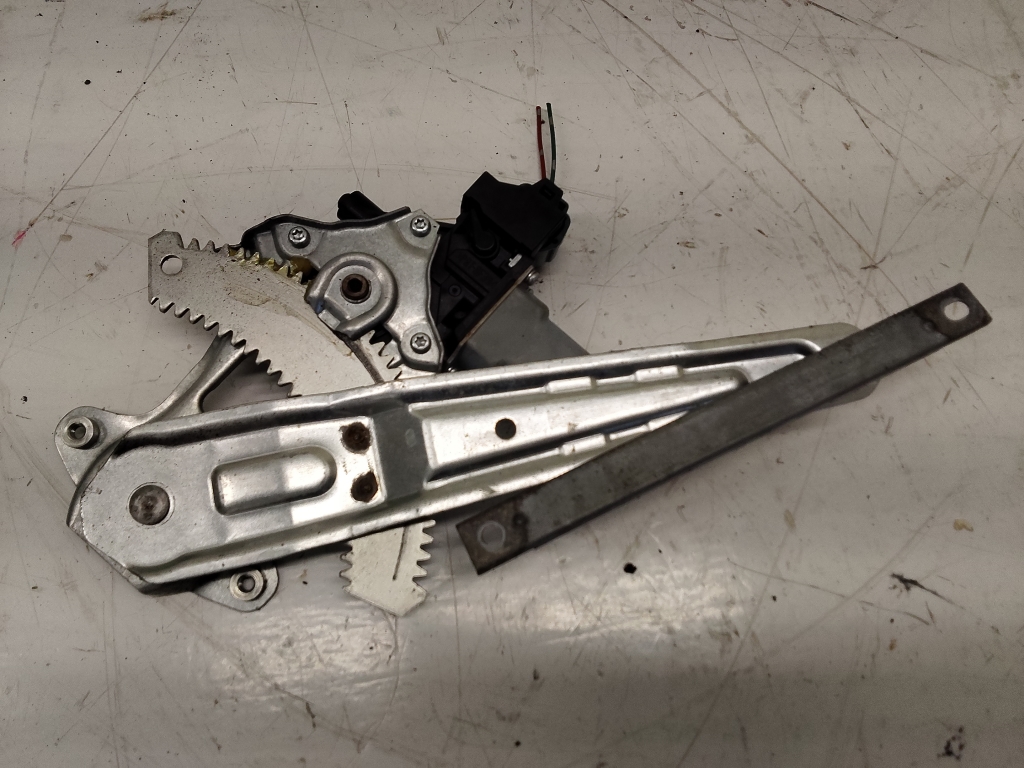 NISSAN Juke F15 (2010–2018) Aizmugurējo durvju logu pacēlājs 501070 NISSAN Juke F15 (2010–2018) Aizmugurējo durvju logu pacēlājs 501070