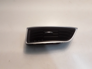 Dashboard air vent grilles - EM2B19C682
