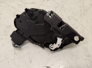 VOLVO XC60 (2008–2017) Rear side door lock 31253920 - 3