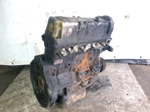 Mercedes Benz 100 631 (1981–1996) Motor 616983 - 3
