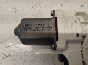 AUDI A4 B8 (2007–2016) Rear side door window regulator motor 8K0959811A - 4