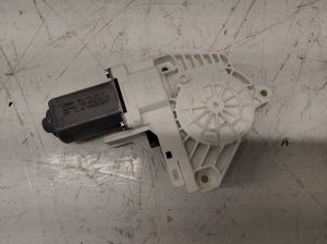 Fensterhebermotor vorne - 8K0959801