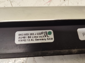 AUDI A4 B8 (2007–2016) Esiukse klaasi välimine liist 8K0853283J - 2