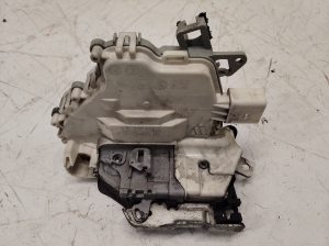 AUDI A4 B8 (2007–2016) Esiukse lukk 8J2837016C - 2