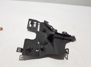 Front bumper bracket - 32136093