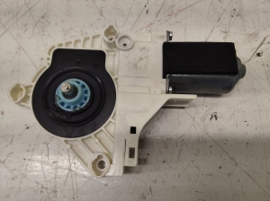 AUDI A4 B8 (2007–2016) Front door window regulator motor 8K0959801 - 4