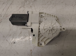 AUDI A4 B8 (2007–2016) Front door window regulator motor 8K0959801 - 3