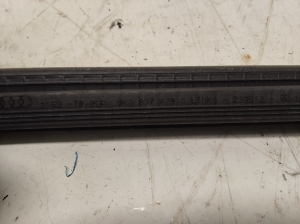AUDI A4 B8 (2007–2016) Esiukse klaasi sisemine liist 8K0837479 - 3