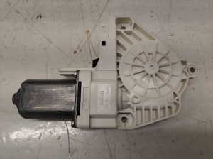 AUDI A4 B8 (2007–2016) Front door window regulator motor 8K0959802 - 2
