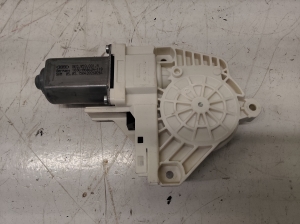 AUDI A4 B8 (2007–2016) Front door window regulator motor 8K0959801 - 3