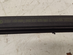 AUDI A4 B8 (2007–2016) Esiukse klaasi sisemine liist 8K0837479 - 3