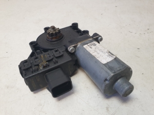 Opel Zafira B (2005–2014) Esiukse aknatõstuki mootor 13132435 - 2