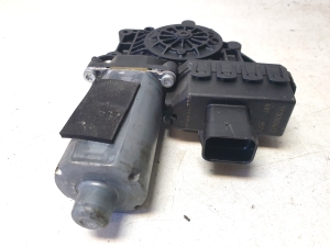 Opel Zafira B (2005–2014) Esiukse aknatõstuki mootor 13132435 - 3
